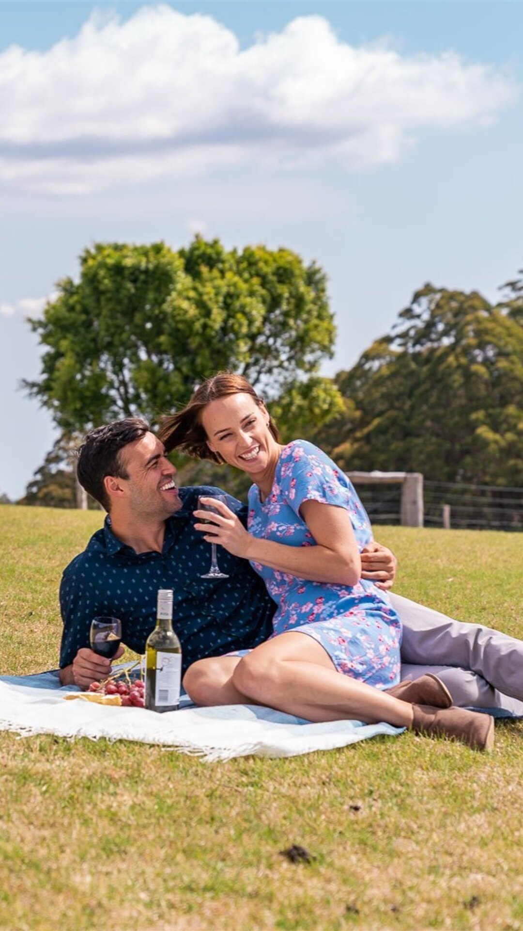 Guests enjoying wine and a picnic after their Kooroomba helicopter flight.